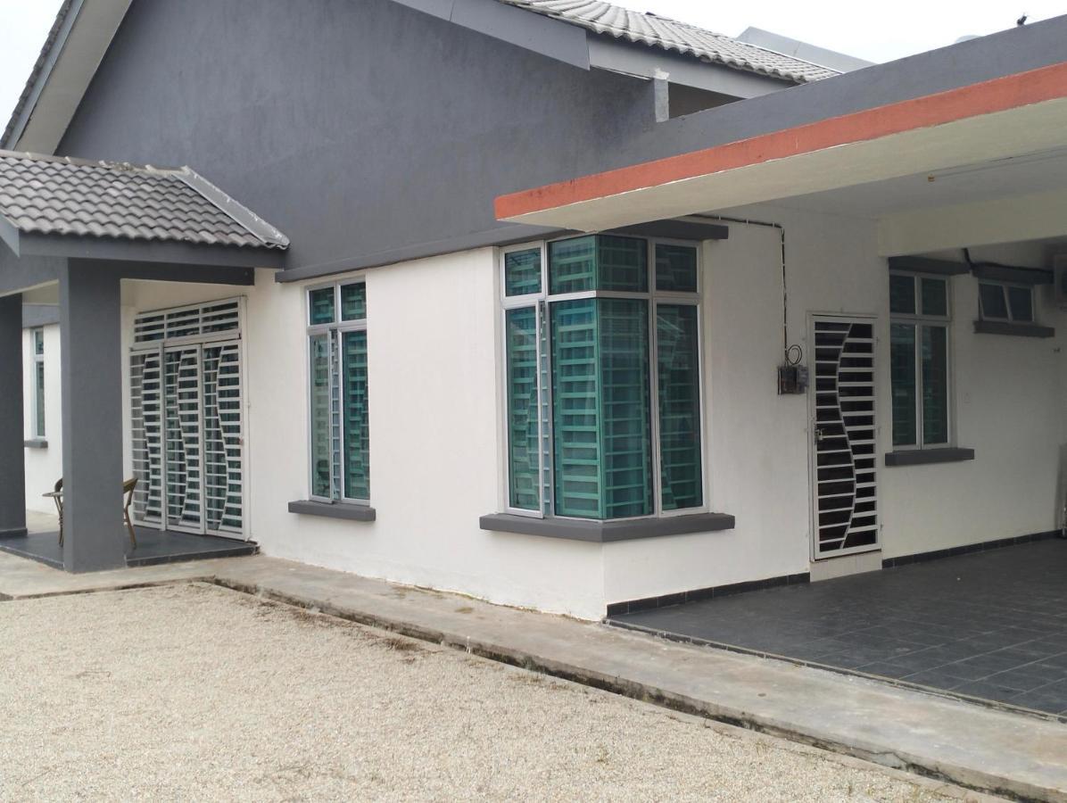 D'Sara Homestay Fully Furnished 3 Bedrooms All Aircond 2 Miles Centre Chukai Eksteriør bilde