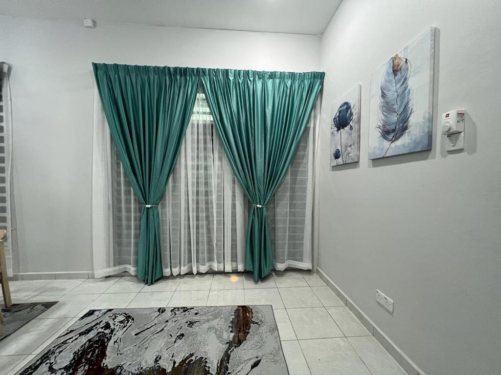 D'Sara Homestay Fully Furnished 3 Bedrooms All Aircond 2 Miles Centre Chukai Eksteriør bilde