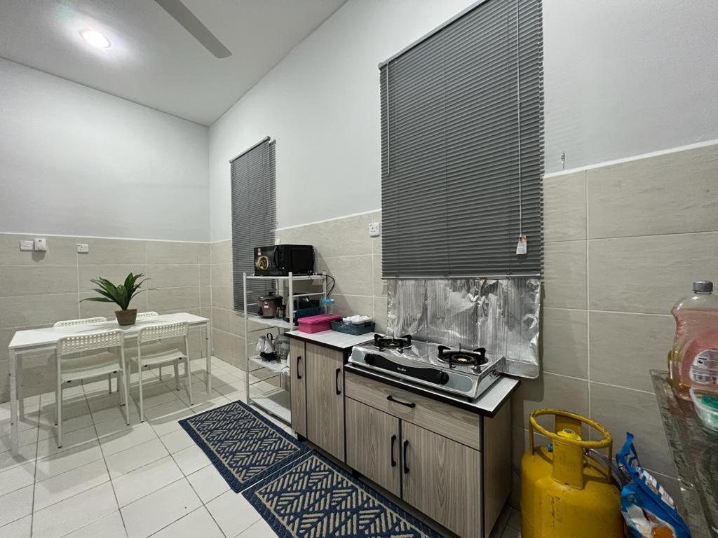 D'Sara Homestay Fully Furnished 3 Bedrooms All Aircond 2 Miles Centre Chukai Eksteriør bilde