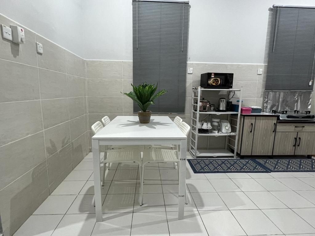 D'Sara Homestay Fully Furnished 3 Bedrooms All Aircond 2 Miles Centre Chukai Eksteriør bilde