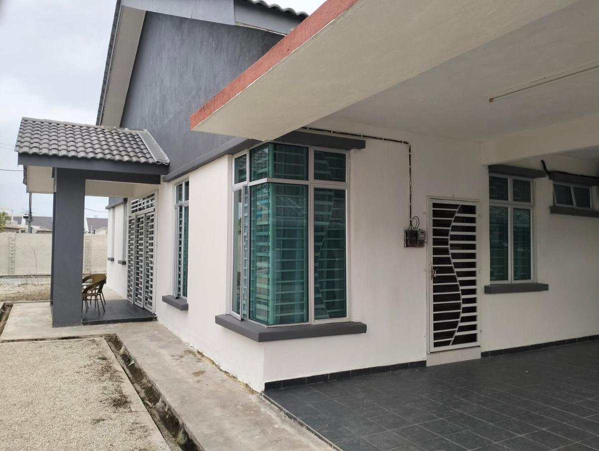 D'Sara Homestay Fully Furnished 3 Bedrooms All Aircond 2 Miles Centre Chukai Eksteriør bilde