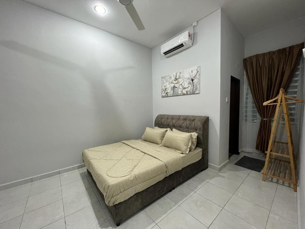 D'Sara Homestay Fully Furnished 3 Bedrooms All Aircond 2 Miles Centre Chukai Eksteriør bilde