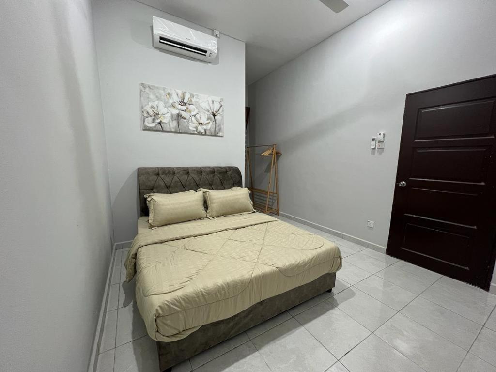D'Sara Homestay Fully Furnished 3 Bedrooms All Aircond 2 Miles Centre Chukai Eksteriør bilde