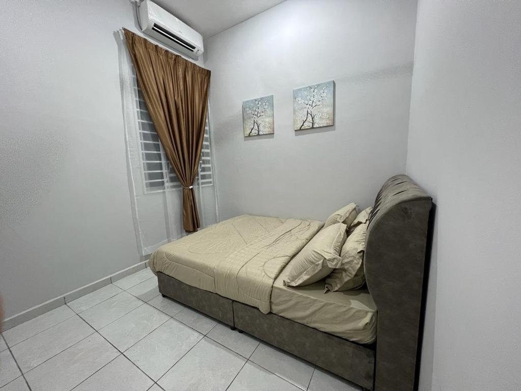 D'Sara Homestay Fully Furnished 3 Bedrooms All Aircond 2 Miles Centre Chukai Eksteriør bilde
