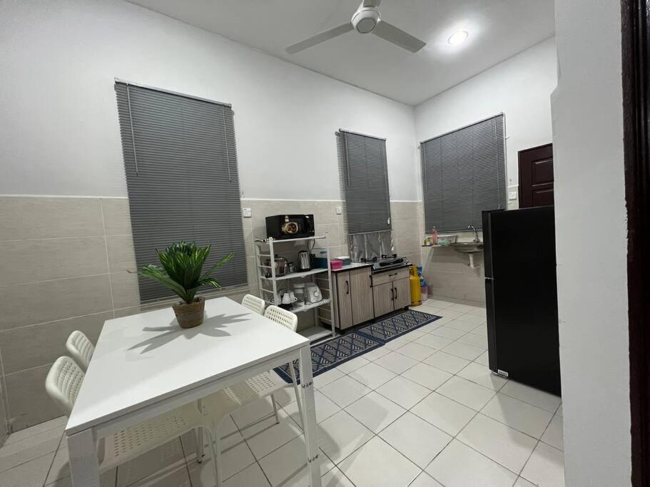 D'Sara Homestay Fully Furnished 3 Bedrooms All Aircond 2 Miles Centre Chukai Eksteriør bilde