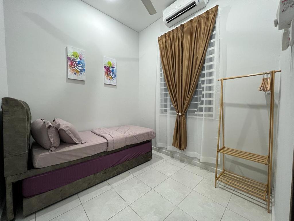 D'Sara Homestay Fully Furnished 3 Bedrooms All Aircond 2 Miles Centre Chukai Eksteriør bilde