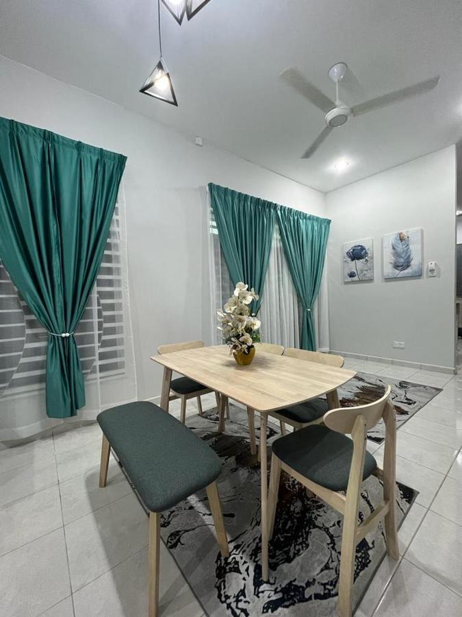 D'Sara Homestay Fully Furnished 3 Bedrooms All Aircond 2 Miles Centre Chukai Eksteriør bilde