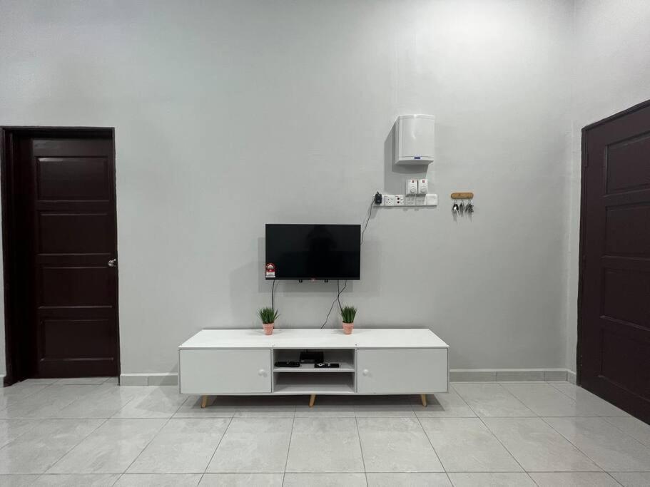 D'Sara Homestay Fully Furnished 3 Bedrooms All Aircond 2 Miles Centre Chukai Eksteriør bilde