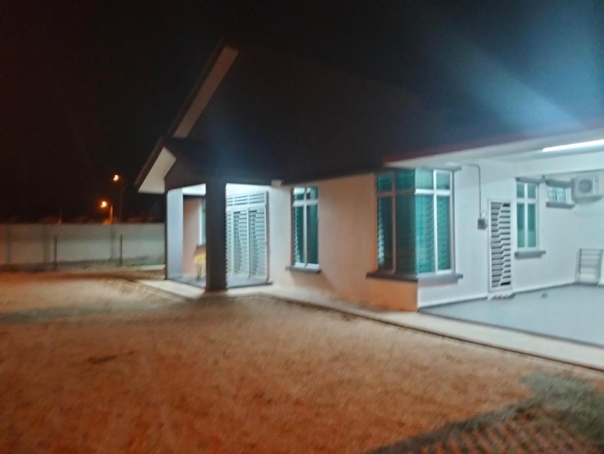 D'Sara Homestay Fully Furnished 3 Bedrooms All Aircond 2 Miles Centre Chukai Eksteriør bilde