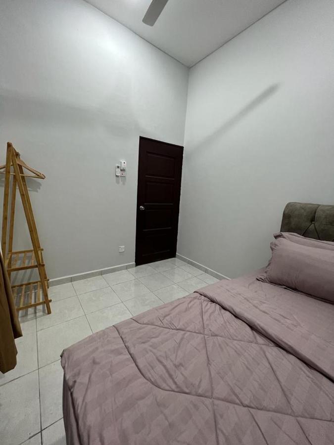 D'Sara Homestay Fully Furnished 3 Bedrooms All Aircond 2 Miles Centre Chukai Eksteriør bilde