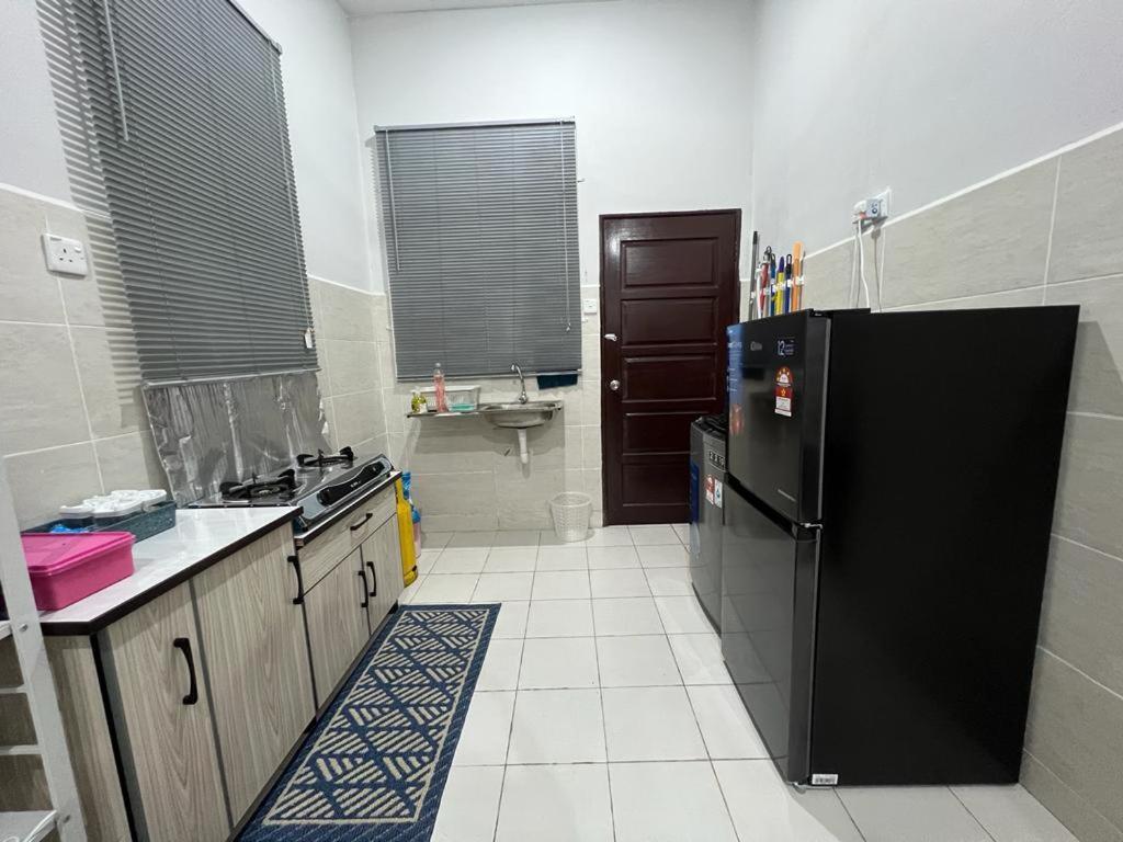 D'Sara Homestay Fully Furnished 3 Bedrooms All Aircond 2 Miles Centre Chukai Eksteriør bilde