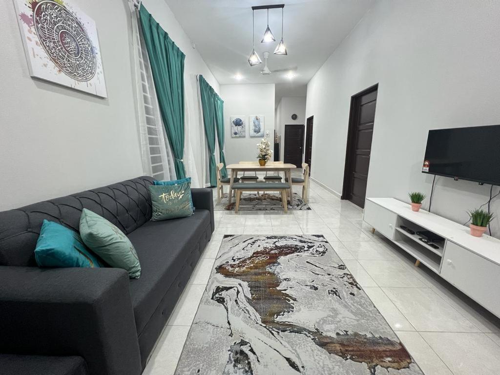 D'Sara Homestay Fully Furnished 3 Bedrooms All Aircond 2 Miles Centre Chukai Eksteriør bilde