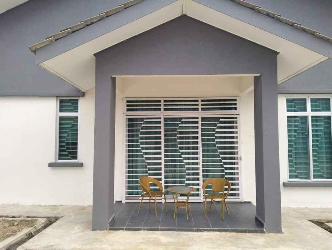 D'Sara Homestay Fully Furnished 3 Bedrooms All Aircond 2 Miles Centre Chukai Eksteriør bilde